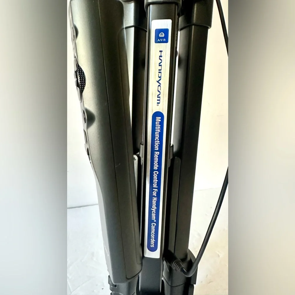 Sony VCT-60AV Video Wired Remote Control Camera Handycam Tripod w/Carrying Case